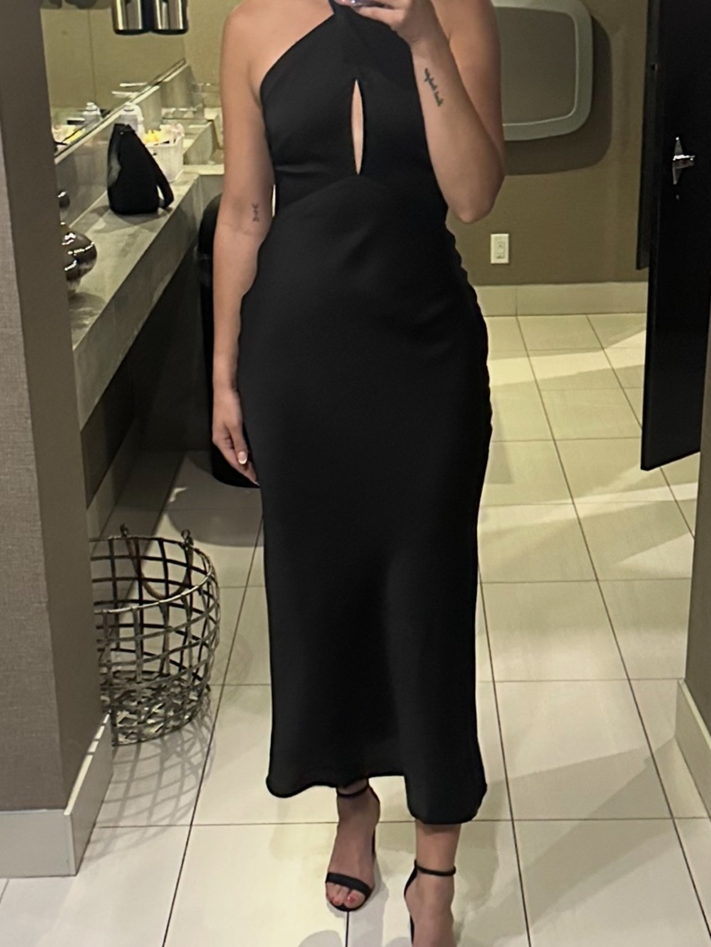 Elegant Park and Fifth Black Halter Midi Dress with Front Keyhole